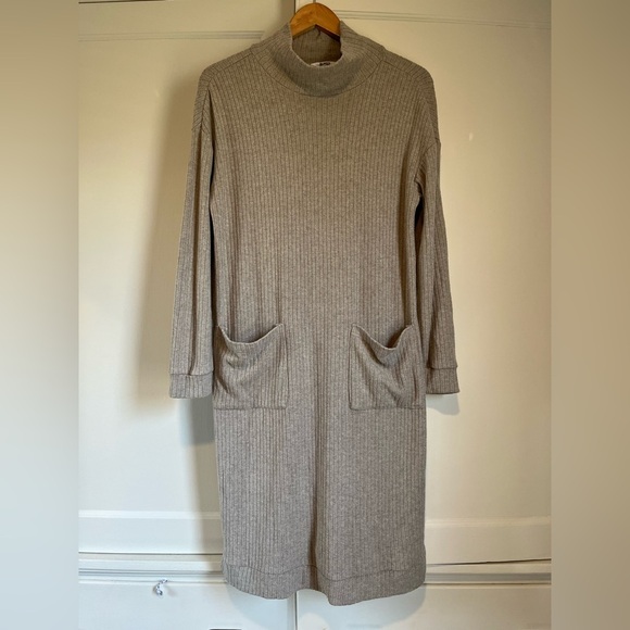BB Dakota Steve Madden Cozy Ribbed Knit Sweater Dress with Pockets - Picture 1 of 4